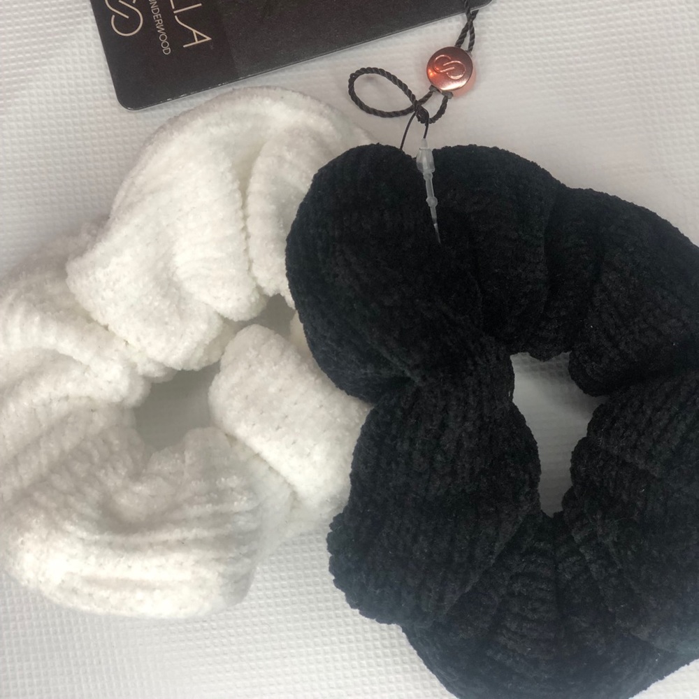 CALIA by Carrie Underwood Chenille Scrunchies 2Pk